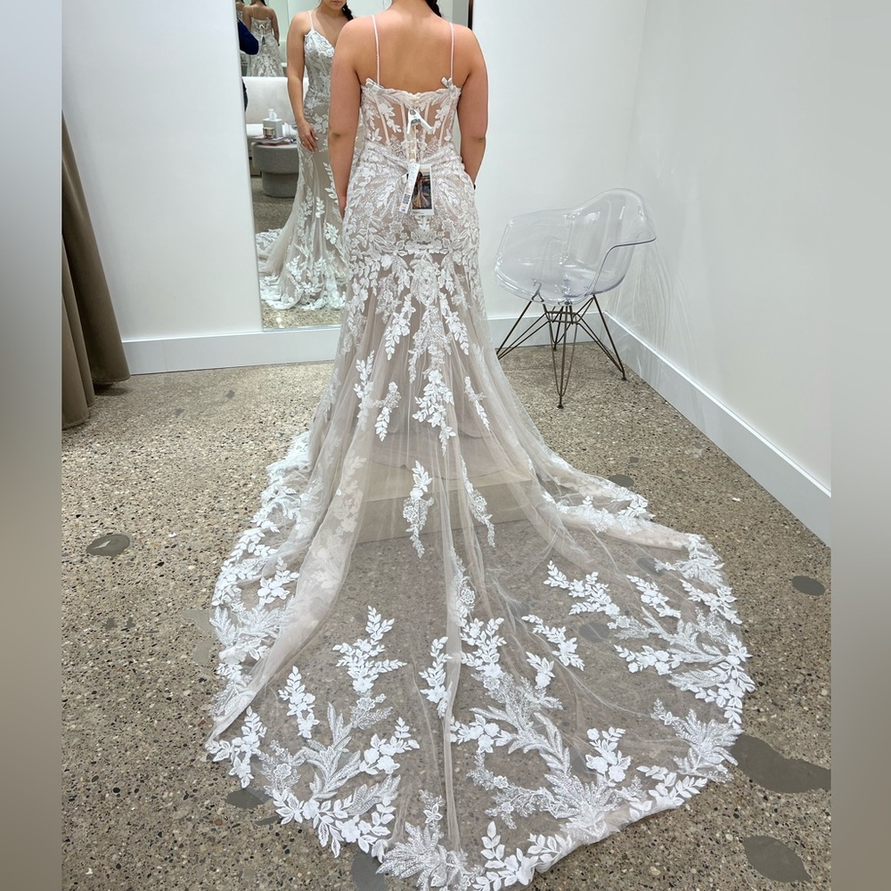 Brand New 2024 Style Wedding Dress
